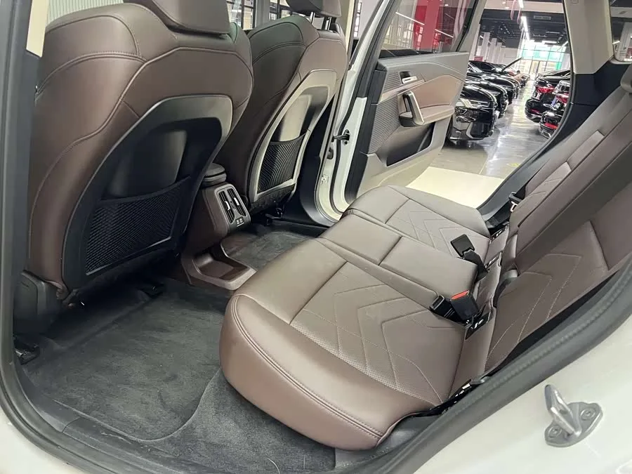 BMW iX1 2023 eDrive25L M Sport Package 2024 — миниатюра 5