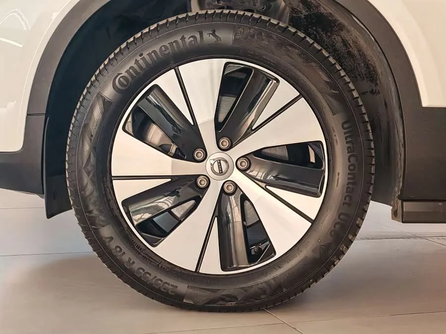 Volvo XC40 2023 B3 Zhiyuan Luxury Edition 2022 — миниатюра 2