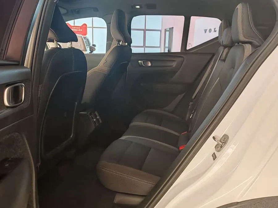 Volvo XC40 2023 B3 Zhiyuan Luxury Edition 2022 — миниатюра 5