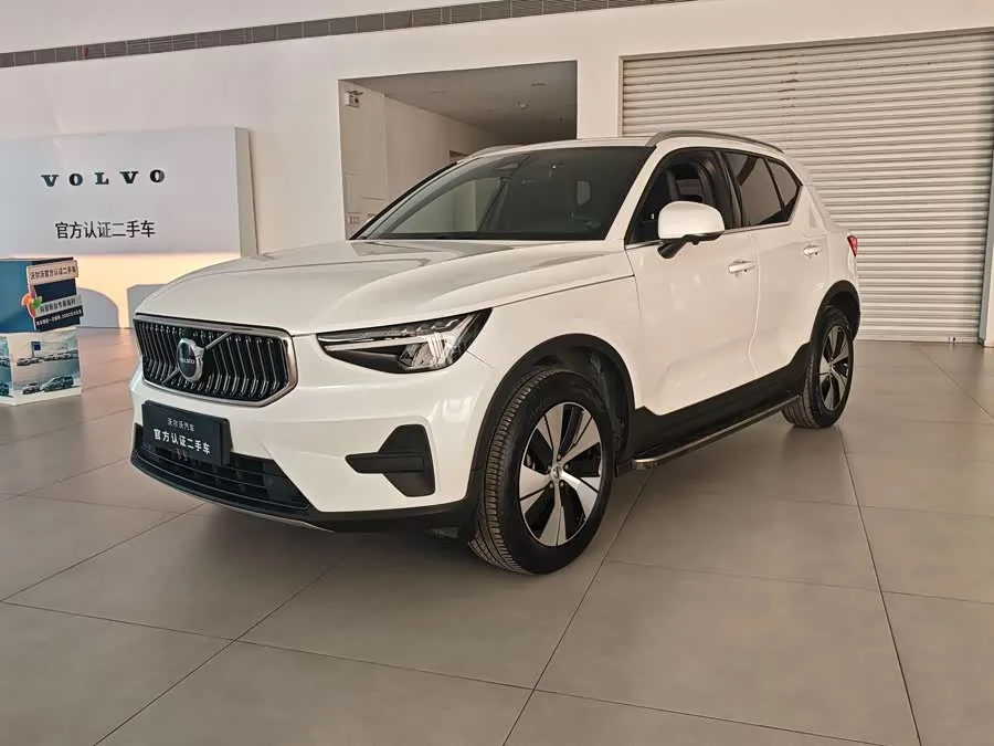 Volvo XC40 2023 B3 Zhiyuan Luxury Edition 2022 — фото 1, купить с доставкой в Москву