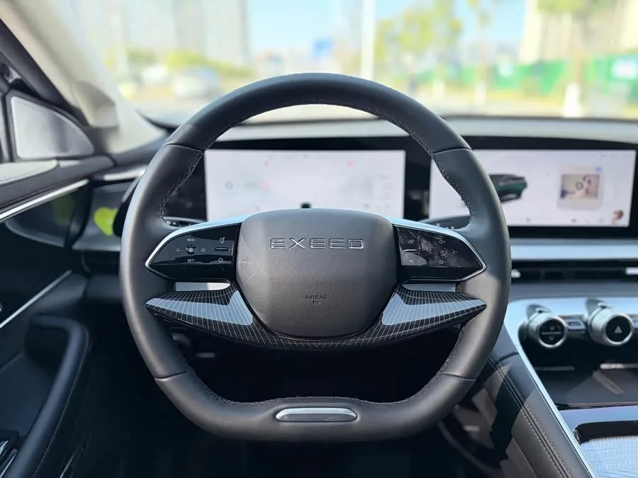 Exeed TXL Xingtu Lingyun 2025 300T 2WD King Edition 2025 — миниатюра 2