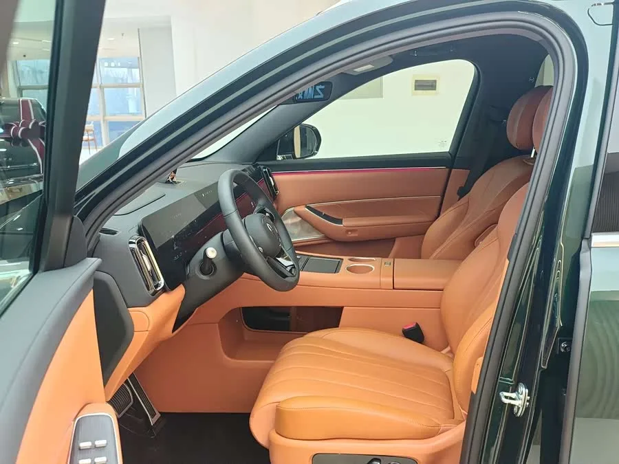 AITO M8 M8 2025 Extended Range Ultra Edition 53.4kWh 6-seater Edition 2025 — миниатюра 2