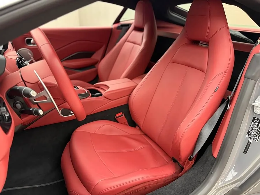 Aston Martin Vantage V8 Vantage 2022 4.0T V8 Coupe 2022 — миниатюра 3