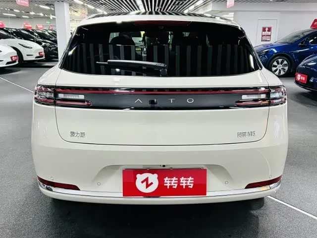 AITO M5 M5 2025 Extended Range Ultra 4WD Edition 2025 — миниатюра 2