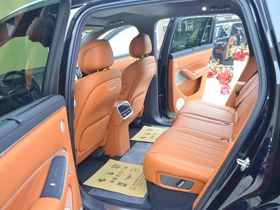 AITO M8 M8 2025 Extended Range Max 37kWh 5-seater 2025 — миниатюра 2