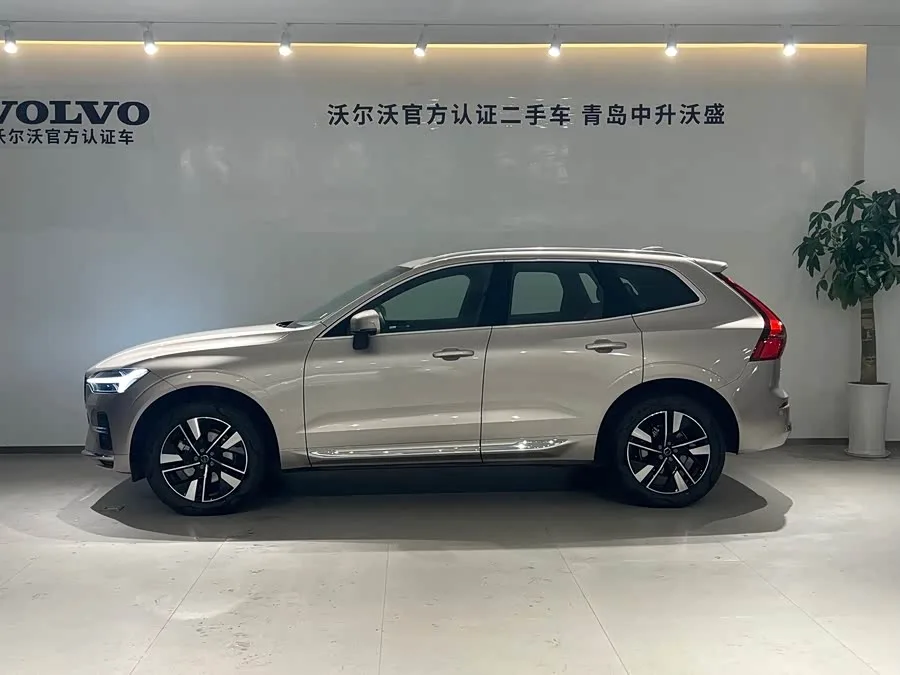Volvo XC60 2026 B5 4WD Zhiyuan Luxury Edition 2025 — миниатюра 3