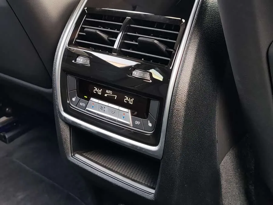 BMW XM 2023 basic model 2024 — миниатюра 4