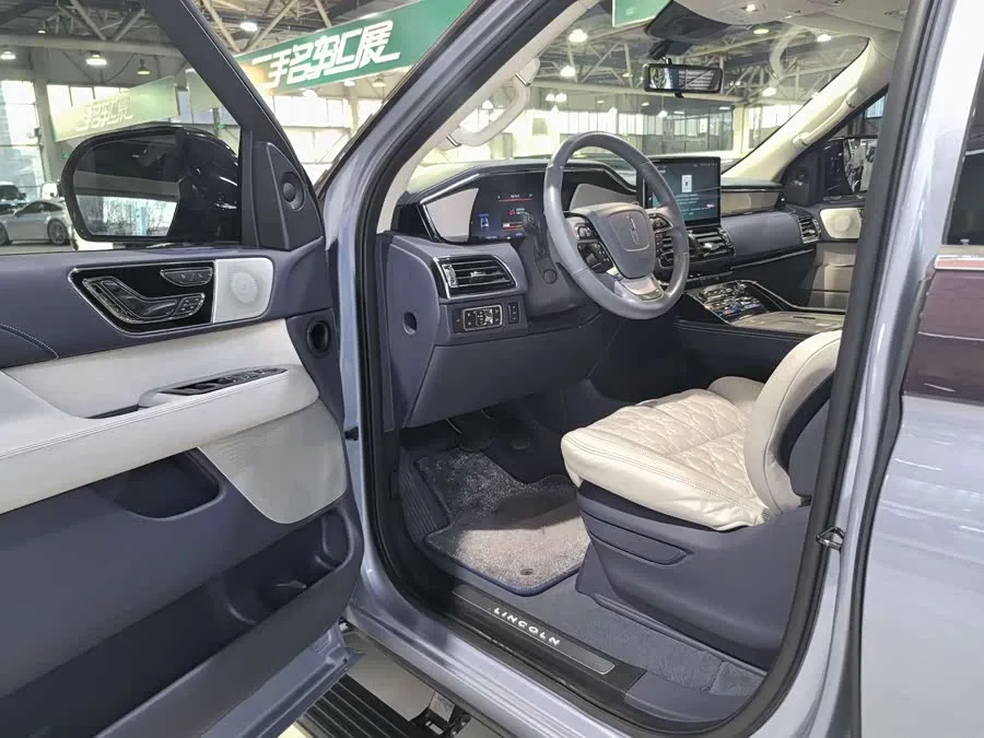 Lincoln Navigator One Navigator One 2022 3.5T Navigator One 2023 — миниатюра 2