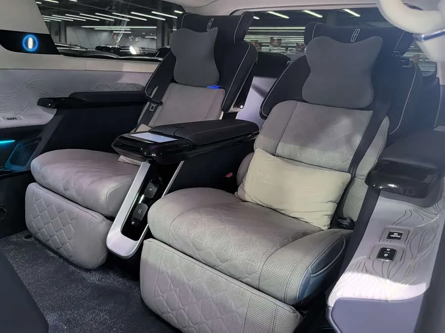 Lincoln Navigator One Navigator One 2022 3.5T Navigator One 2023 — миниатюра 5