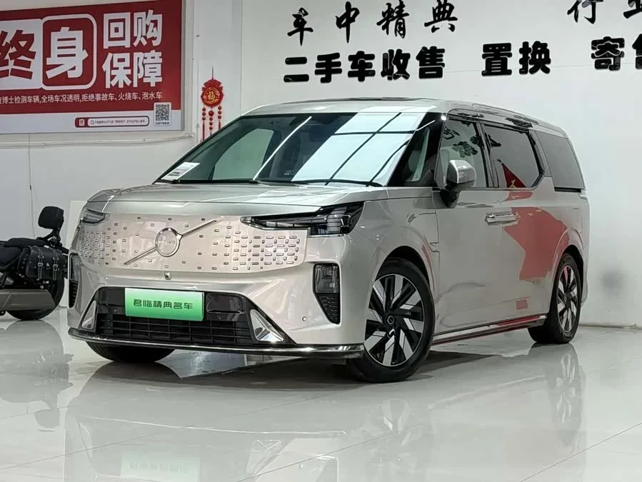 Volvo EM90 2024