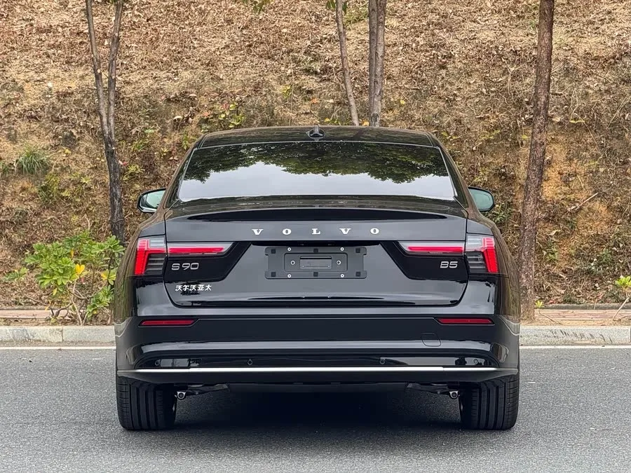 Volvo S90 2026 B5 Zhiyuan Luxury Edition 2026 — миниатюра 3