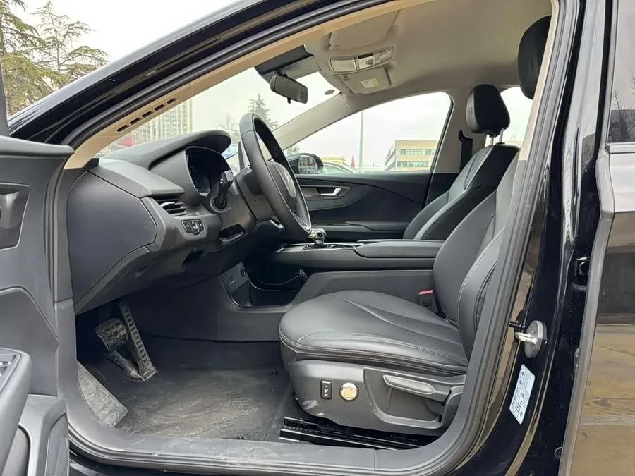 Hongqi E-QM5 Hongqi E-QM5 2024 450km Travel Edition 2024 — миниатюра 3