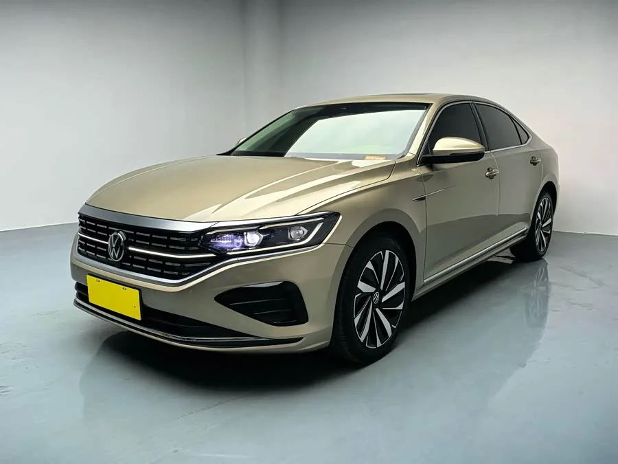 Volkswagen Passat Passat 2022 330TSI Deluxe Edition 2022 — фото 1, купить с доставкой в Москву