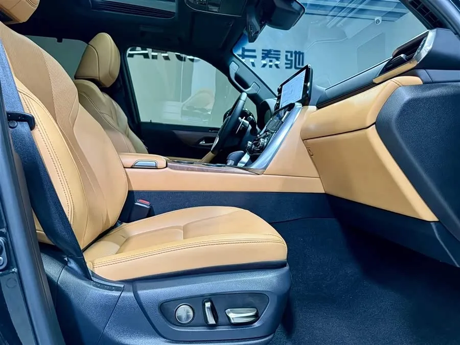 Lexus LX 2025 700h Territory Edition 2025 — миниатюра 5