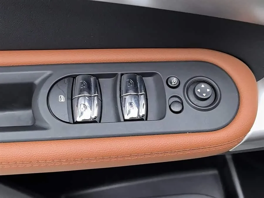 MINI Countryman MINI COUNTRYMAN 2023 Model 2 2.0T COOPER S ALL4 Connoisseur 2023 — миниатюра 3