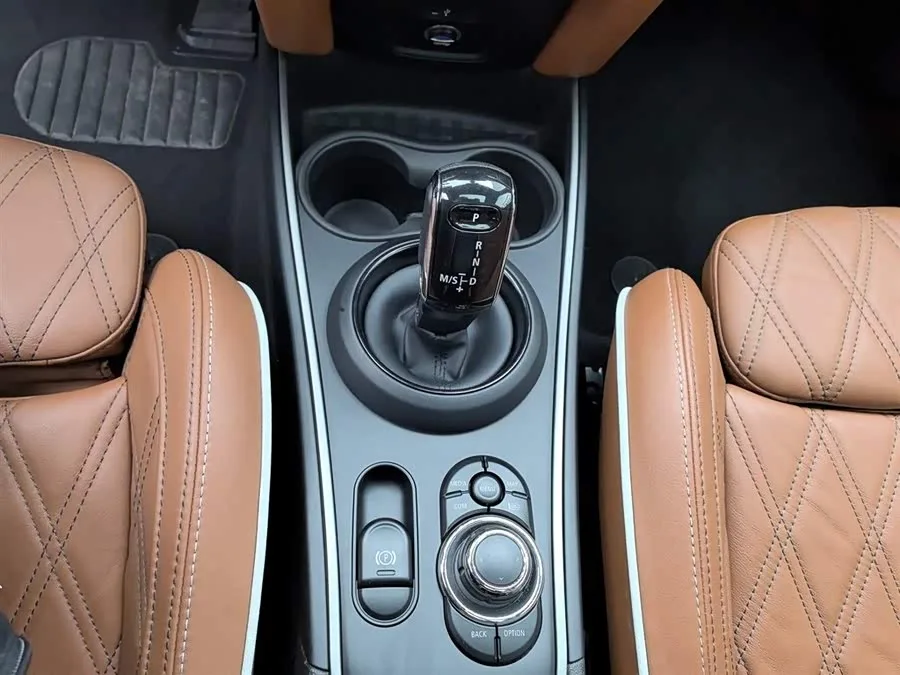 MINI Countryman MINI COUNTRYMAN 2023 Model 2 2.0T COOPER S ALL4 Connoisseur 2023 — миниатюра 4