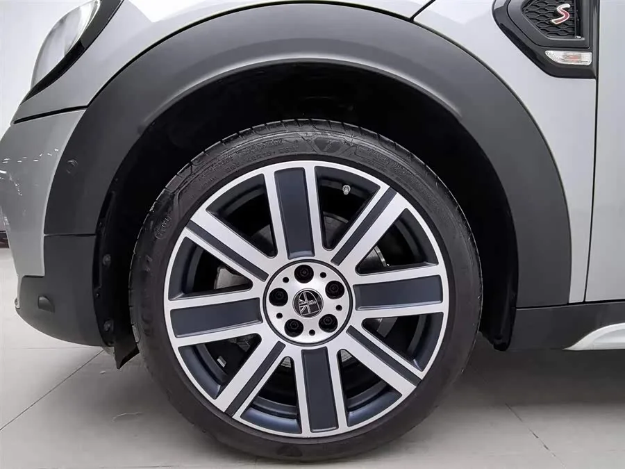 MINI Countryman MINI COUNTRYMAN 2023 Model 2 2.0T COOPER S ALL4 Connoisseur 2023 — миниатюра 5