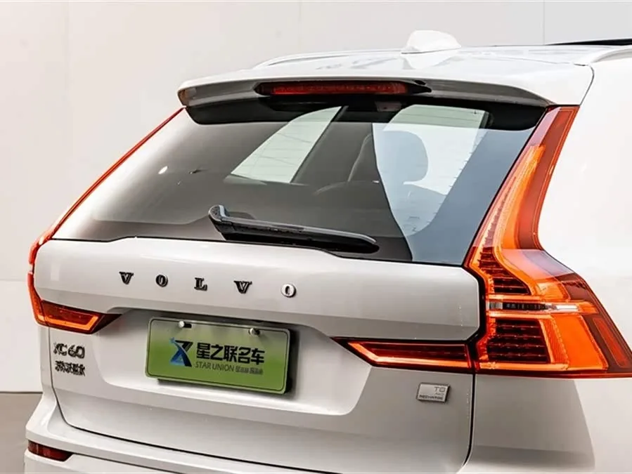 Volvo XC60 Plug-in Hybrid 2023 T8 Plug-in Hybrid Long-Range 4WD Zhiyuan Luxury Enjoyment Edition 2024 — миниатюра 3