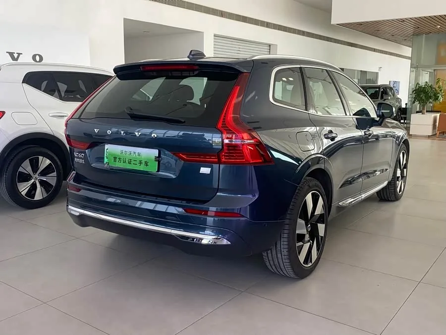 Volvo XC60 Plug-in Hybrid 2024 T8 Plug-in Hybrid Long-range Four-wheel Drive Smart Luxury Edition 2024 — миниатюра 4