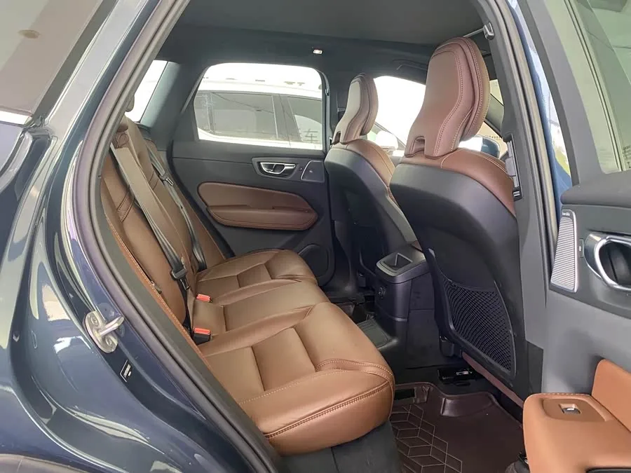 Volvo XC60 Plug-in Hybrid 2024 T8 Plug-in Hybrid Long-range Four-wheel Drive Smart Luxury Edition 2024 — миниатюра 5