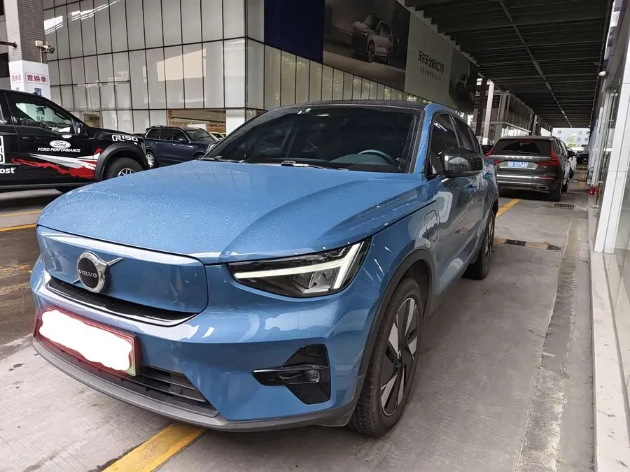 Volvo C40 2024 Long Range Edition 2023 — фото 1, купить с доставкой в Москву