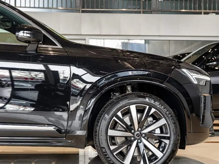 Volvo XC90 Plug-in Hybrid 2025 T8 Smart Luxury Edition 7-seater 2026 — миниатюра 2
