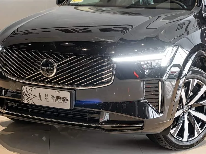 Volvo XC90 Plug-in Hybrid 2025 T8 Smart Luxury Edition 7-seater 2026 — миниатюра 5