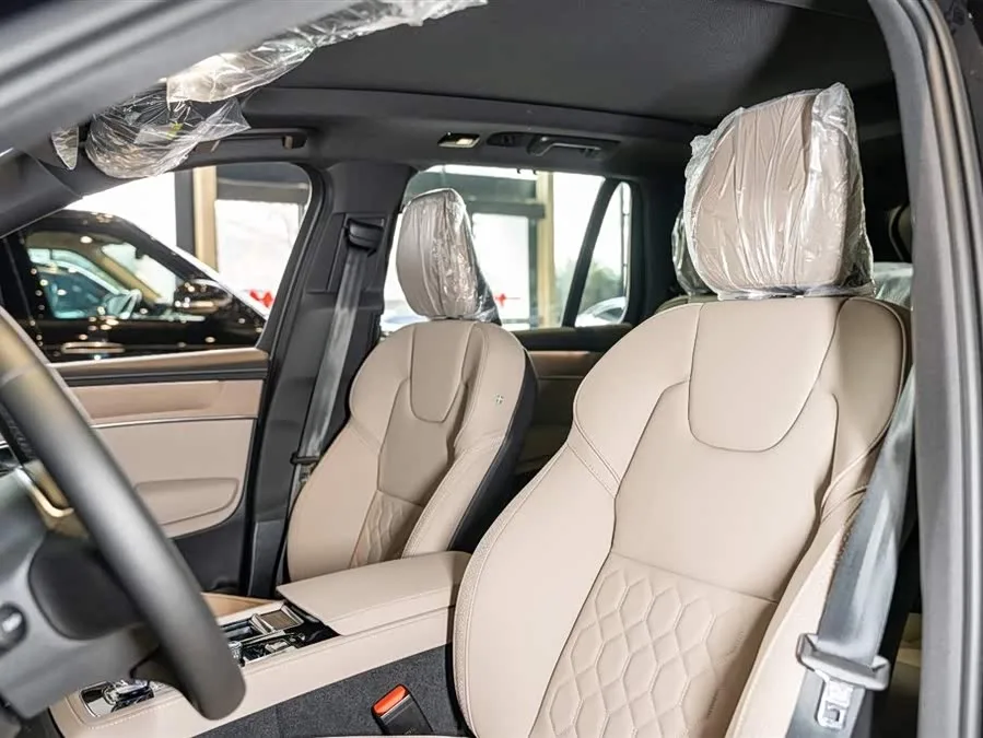 Volvo XC90 Plug-in Hybrid 2025 T8 Smart Luxury Edition 7-seater 2026 — миниатюра 3