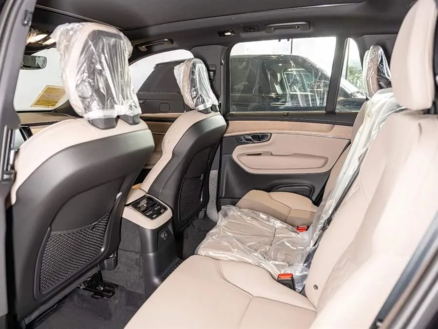 Volvo XC90 Plug-in Hybrid 2025 T8 Smart Luxury Edition 7-seater 2026 — миниатюра 4