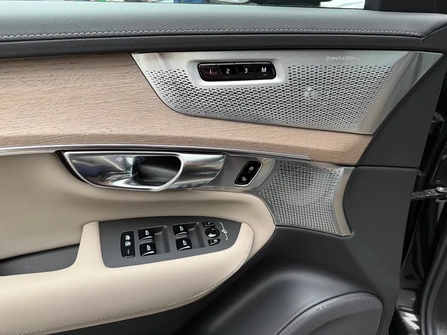 Volvo XC90 Plug-in Hybrid 2025 T8 Zhizun Luxury Edition 7-seater 2024 — миниатюра 4