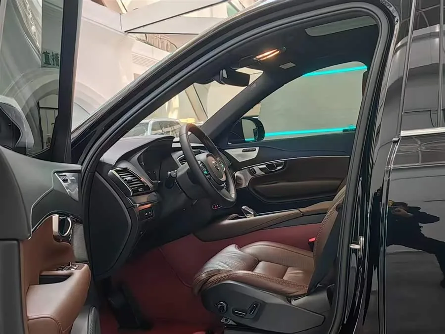 Volvo XC90 Plug-in Hybrid 2023 T8 RECHARGE Zhizun Luxury Edition 7 Seaters 2023 — миниатюра 2