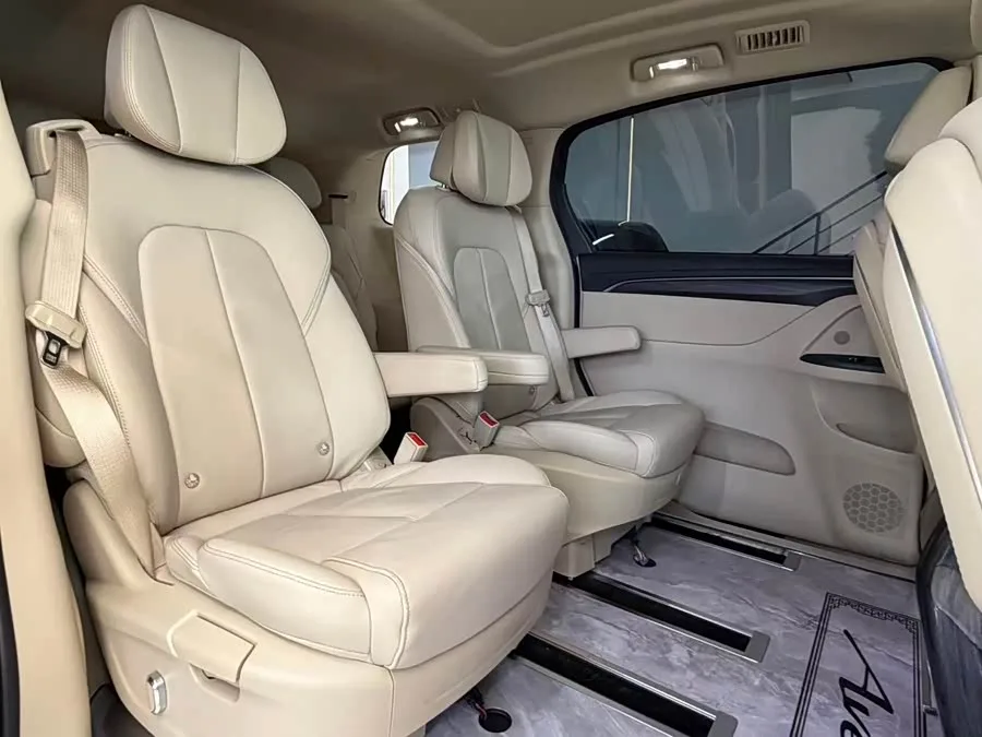Buick GL8 2021 ES Lu Zun 653T Exclusive model 2022 — миниатюра 3