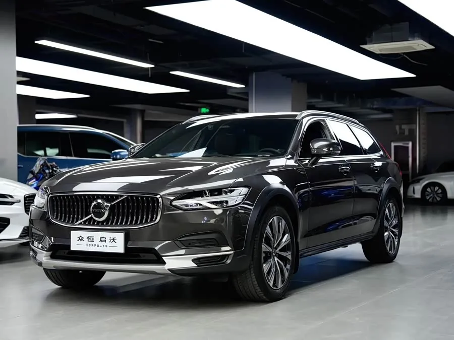 Volvo V90 2023