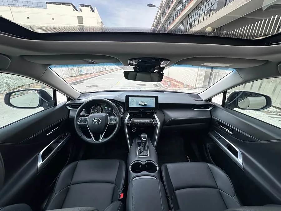 Toyota Venza Venza 2024 2.0L CVT 2WD Luxury Edition 2024 — миниатюра 2