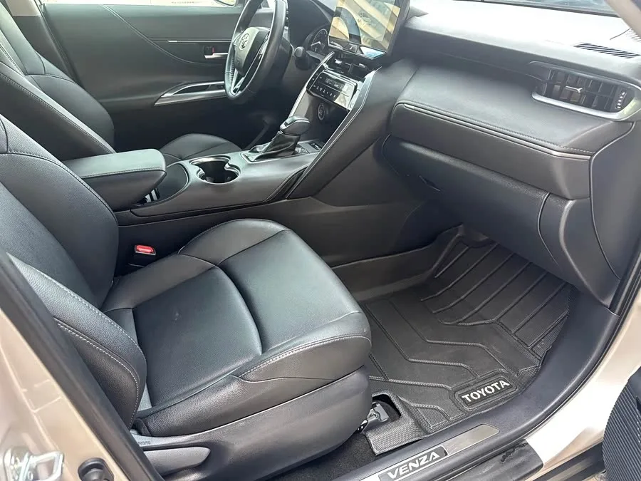Toyota Venza Venza 2024 2.0L CVT 2WD Luxury Edition 2024 — миниатюра 4