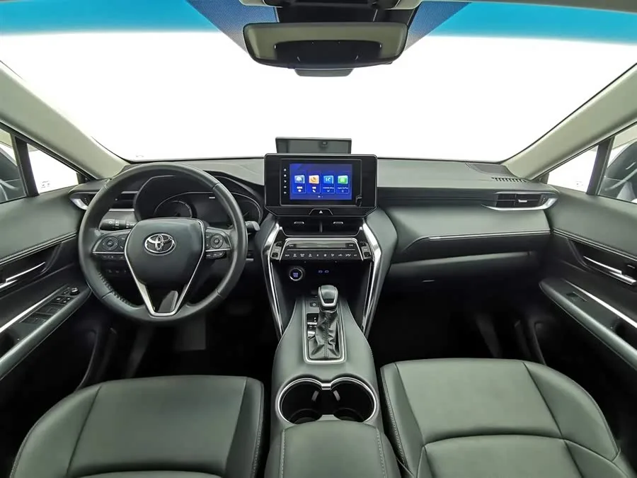 Toyota Venza Venza 2022 2.0L CVT 2WD Luxury Edition 2022 — миниатюра 2