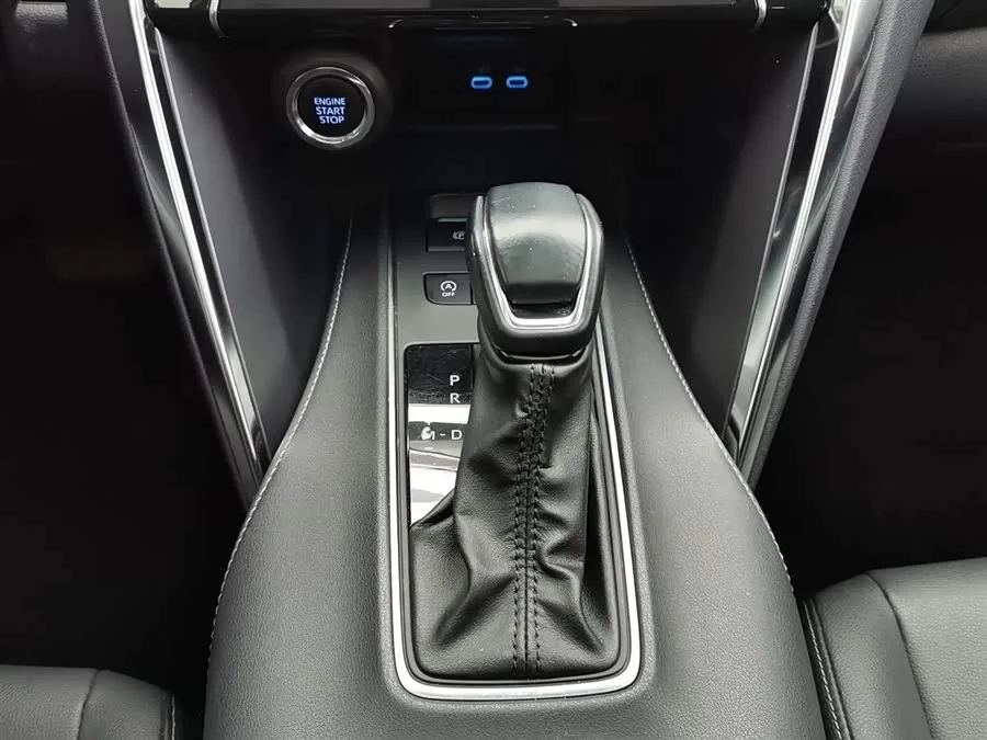 Toyota Venza Venza 2022 2.0L CVT 2WD Luxury Edition 2022 — миниатюра 4