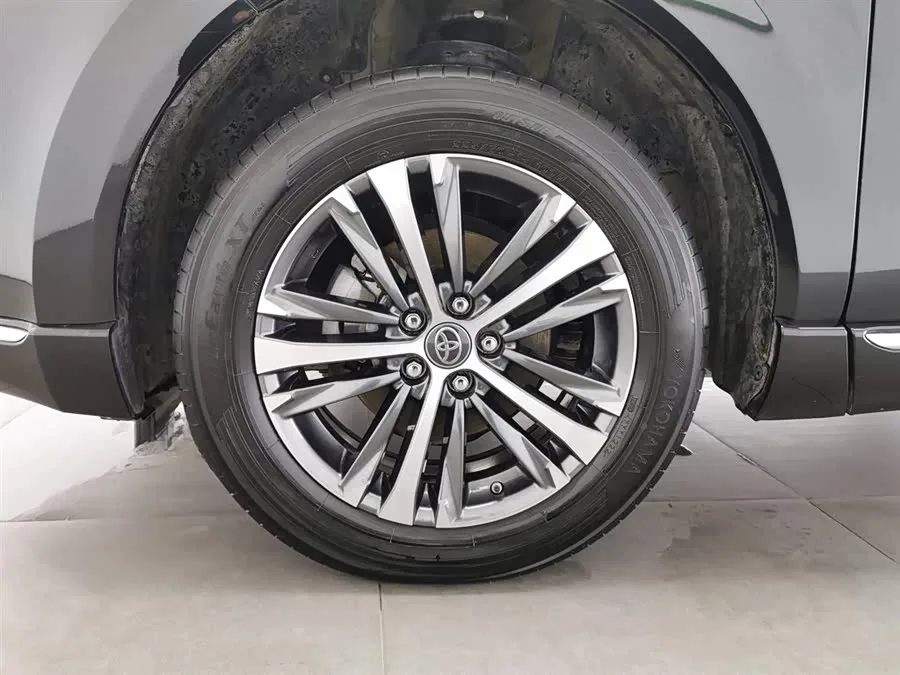 Toyota Venza Venza 2022 2.0L CVT 2WD Luxury Edition 2022 — миниатюра 5