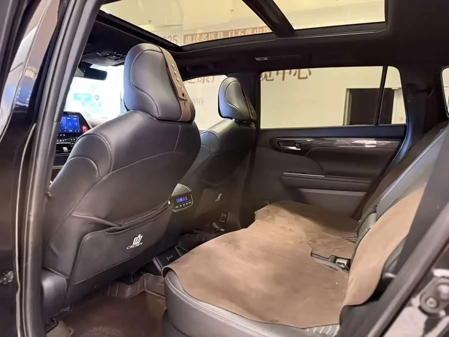 Toyota Crown Land Crown Land 2024 2.5L HEV 4WD Premium Edition 2024 — миниатюра 3
