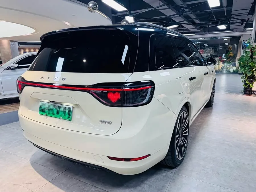AITO M9 M9 2024 Extended Range Ultra Edition 42kWh 6-seater Edition 2024 — миниатюра 2