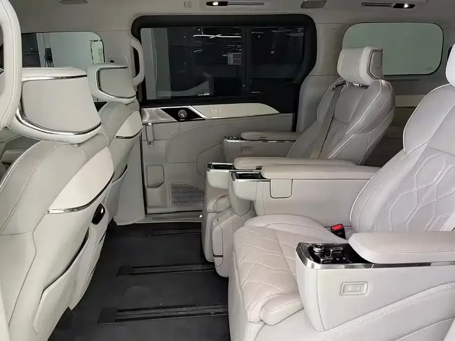 Volvo EM90 2025 Ultra six-seater 2024 — миниатюра 2
