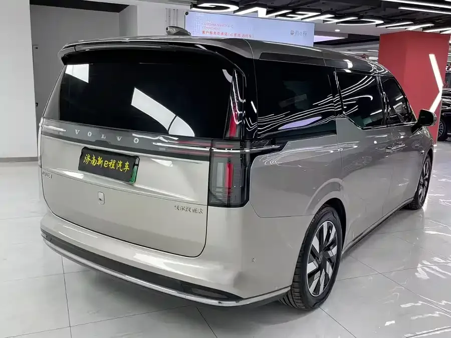Volvo EM90 2025 Ultra six-seater 2024 — миниатюра 3