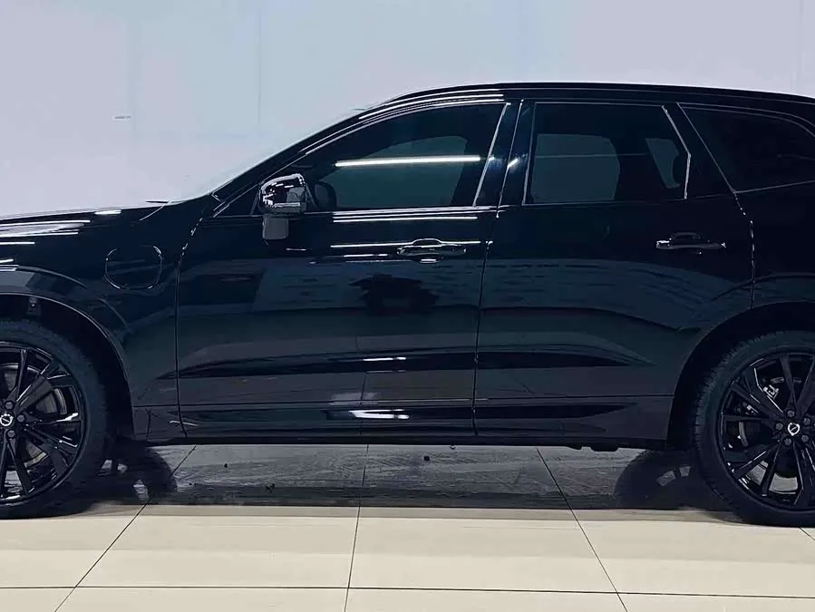 Volvo XC60 Plug-in Hybrid 2025 Plug-in Hybrid Long-Range Four-Wheel Drive Zhiyuan Polar Night Black Edition 2025 — миниатюра 2