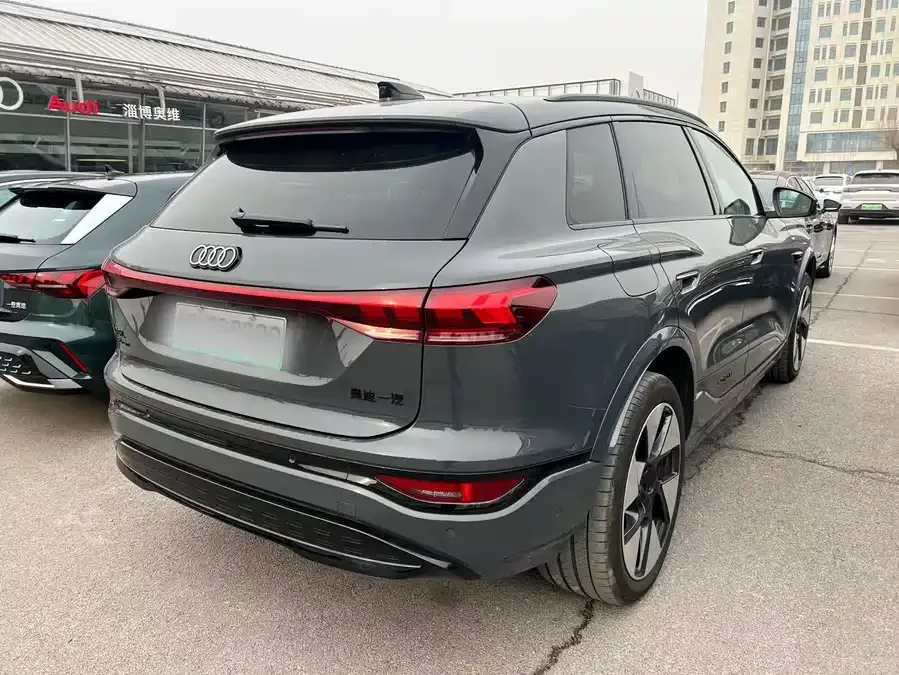Audi Q6L e-tron 2026 First Launch Pilot Edition 2025 — миниатюра 4