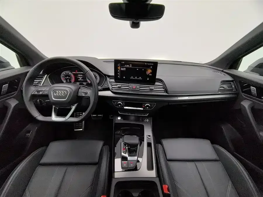 Audi Q5L 2025 45th Anniversary Edition 40 TFSI Fashion Dynamic Edition 2025 — миниатюра 2