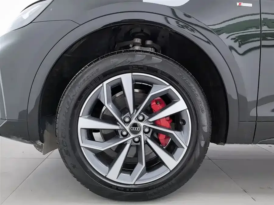 Audi Q5L 2025 45th Anniversary Edition 40 TFSI Fashion Dynamic Edition 2025 — миниатюра 5