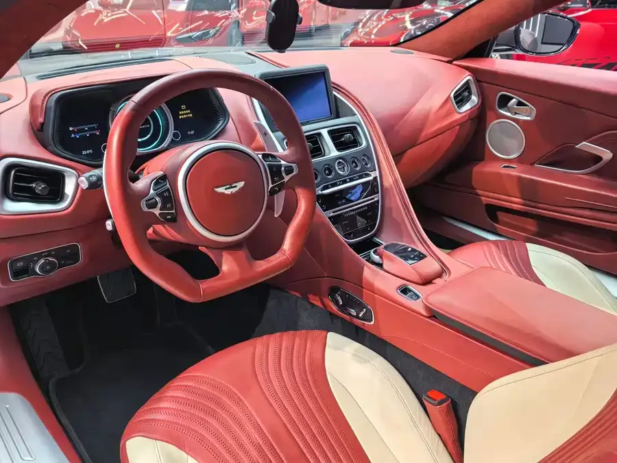 Aston Martin DB11 2022 4.0T V8 Coupe 2022 — миниатюра 2