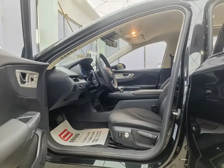 Hongqi E-QM5 Hongqi E-QM5 2024 500km Travel Edition 2024 — миниатюра 3