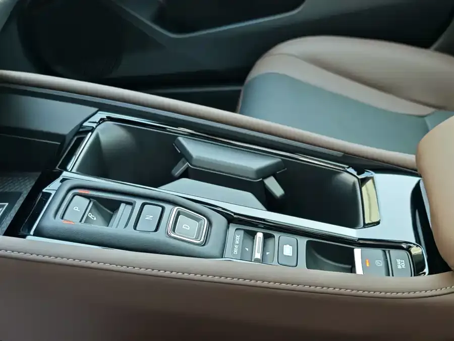 Honda Inspire PHEV Inship New Energy 2023 e:PHEV Zhizun Edition 2025 — миниатюра 4