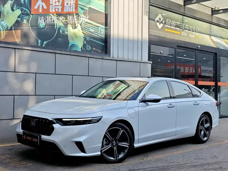 Honda Inspire PHEV 2025